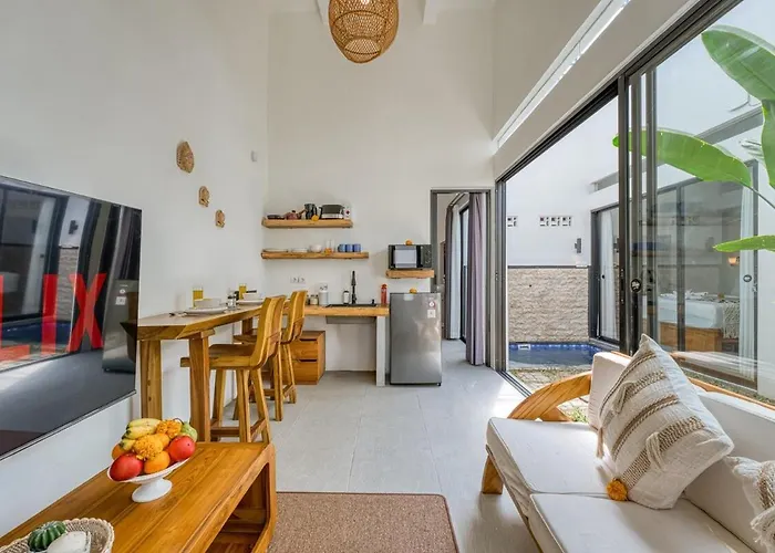 Cozy Tropical Pererenan 2Bd Villa With Rooftop Pool