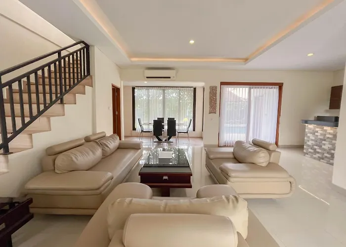 Spacious&Homey 3BR at Villa Casa De Uli By Travelio