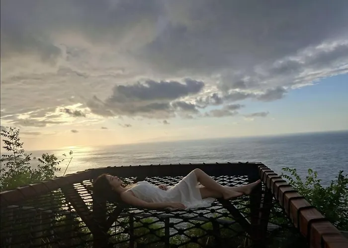 Cozzy Sea Dream Cliff Eco Guest House