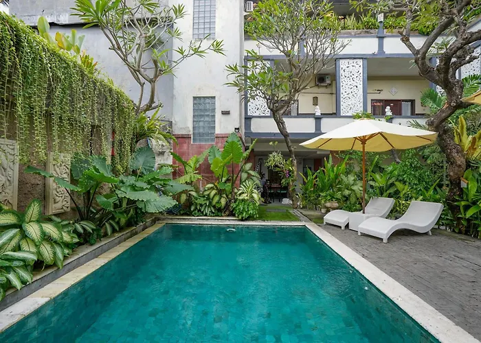 Urbanview Hotel Grand Pudjawan Near Kuta Beach