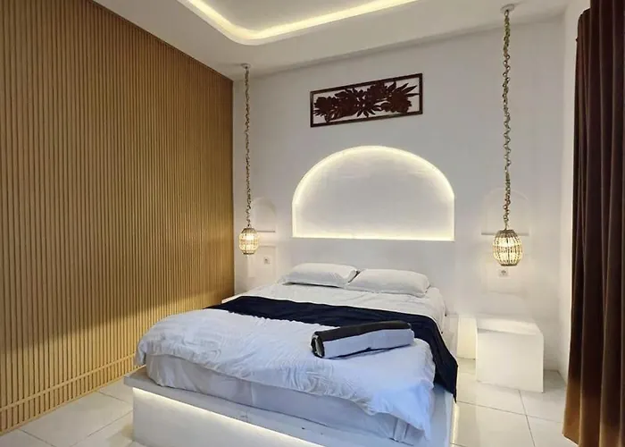 Double D Guest House & Villa