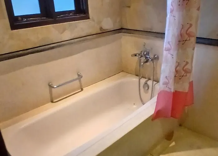 Sayan Rooms - Upper Level, Quiet & Private