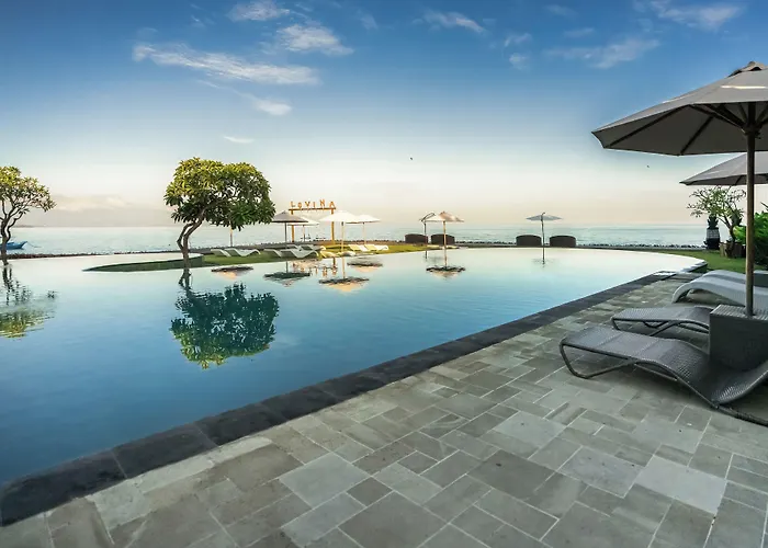 Lovina Beach Club & Resort