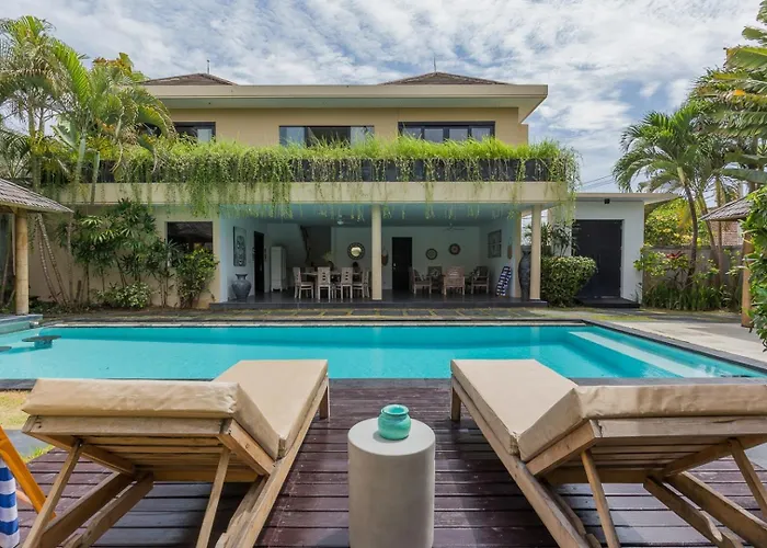 Beautiful & Huge 4 Bedroom Villa In Canggu