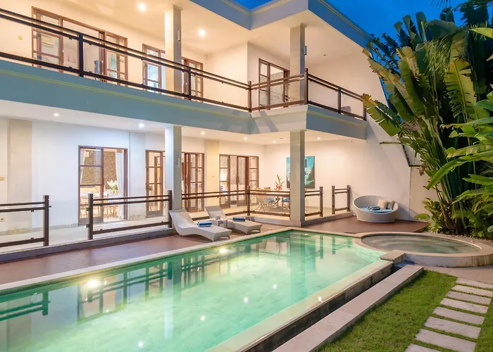 Villa Golden Palm Bali Canggu- Huge Luxe 2-Storey Villa