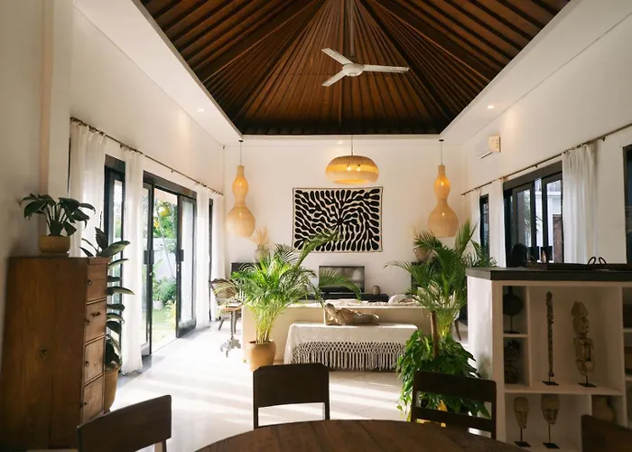 Splendid 3 Bedroom Villa With Large Pool And Garden