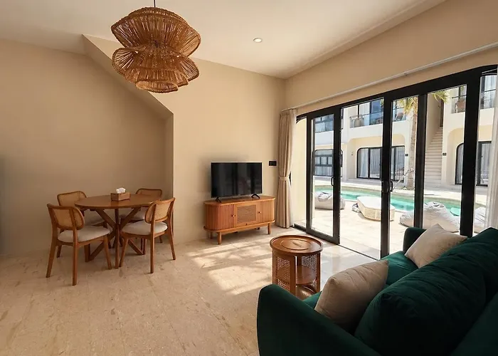 Stylish Villa Near The Beach Shared Pool