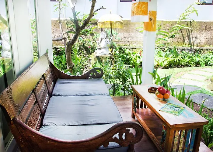 Full Moon 8 Bed & Breakfast