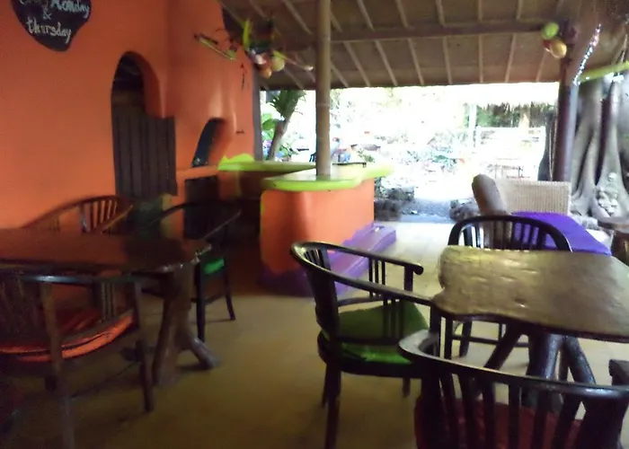 Topi Inn