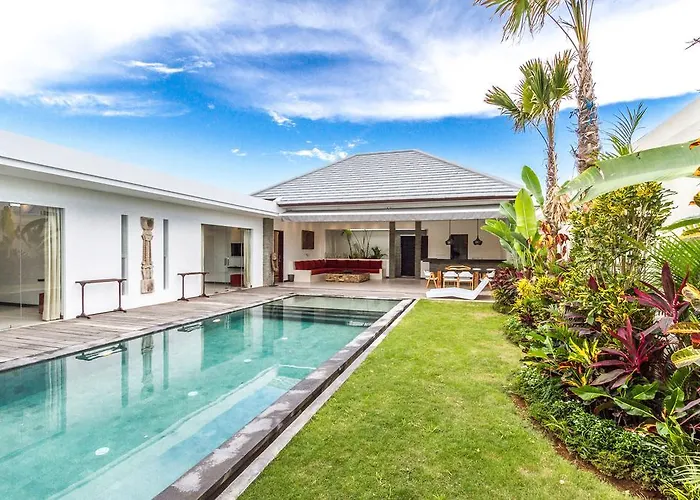 Villa Saha - Modern 3 Bedroom Seminyak