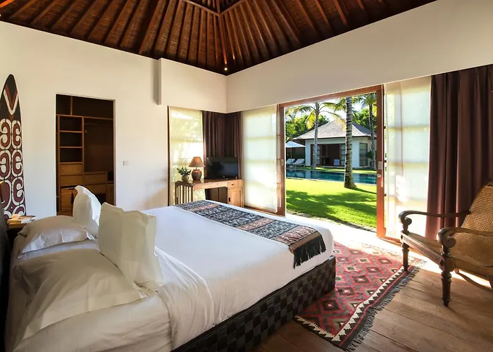 Villa Tiga Puluh, 7 Bedrooms Private Villa In Seminyak