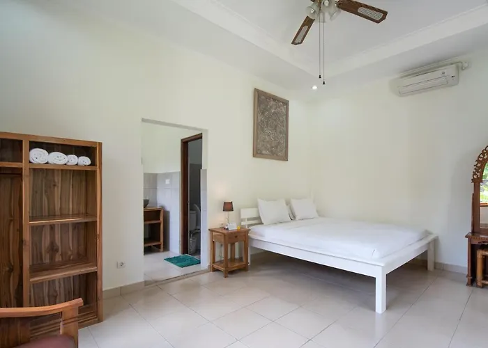 Dewi Ayu Guest House At Hanoman