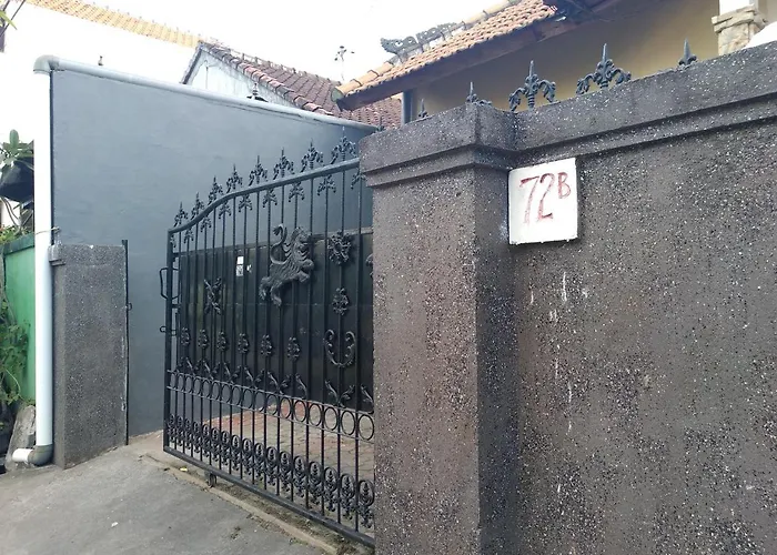 Szabrian House